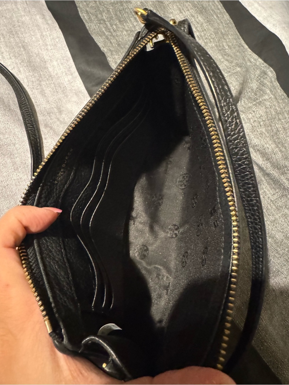 Tory Burch Black Pebbled Leather Logo Crossbody - Picture 5 of 16